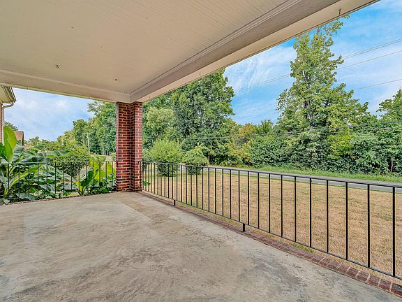 4th image of 2362 W Riverside Dr
