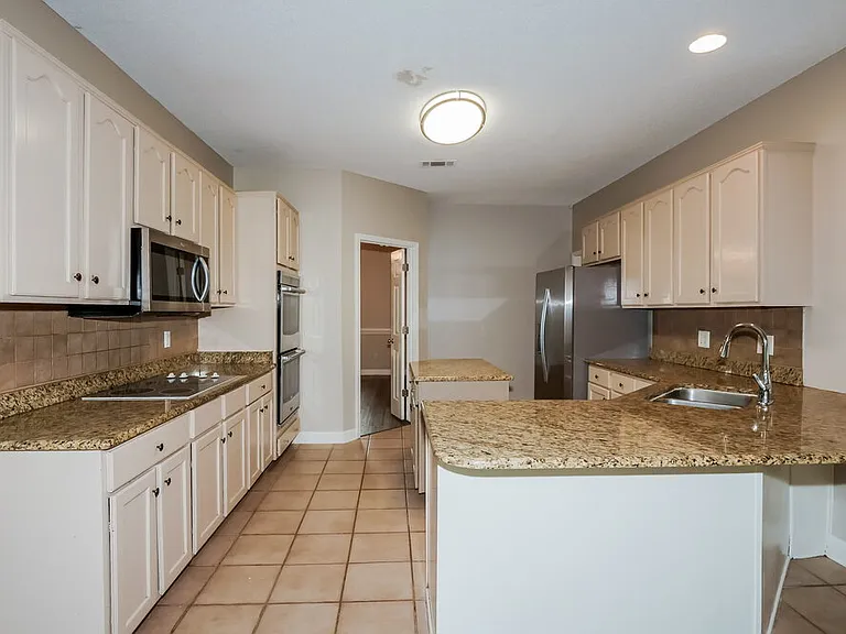 8895 Linell Cv — Photo 7