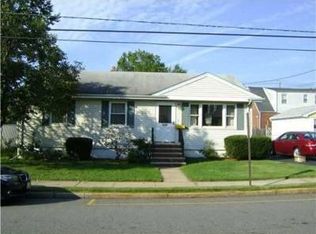 5 S Elm St, Fords, NJ 08863
