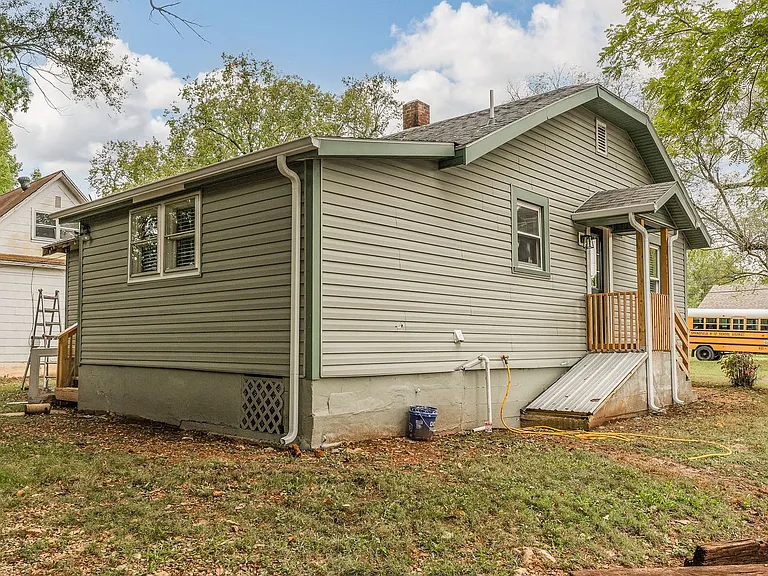 1430 S Campbell Ave — Photo 17