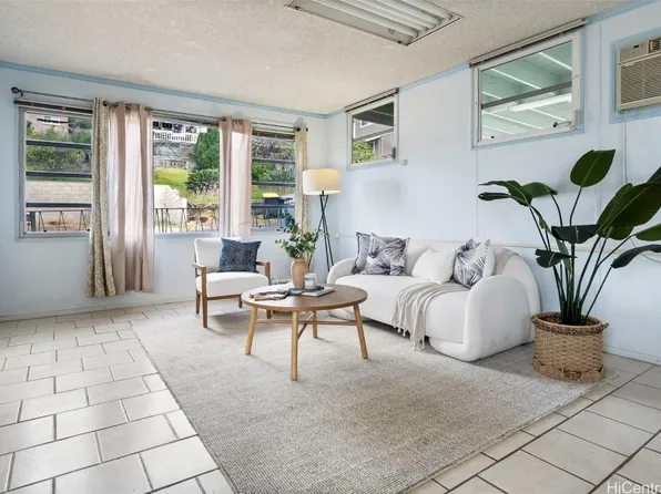 929 Hala Dr, Honolulu, HI 96817