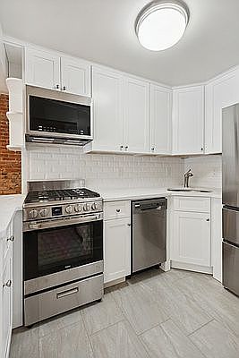 3rd image of 124 W 74th St