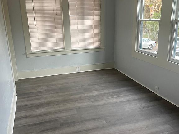 3rd image of 746 Robinson Ave