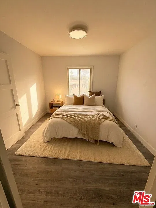 12 bed, 1.5 bath, 1250 sqft, $3,200 — Photo 2