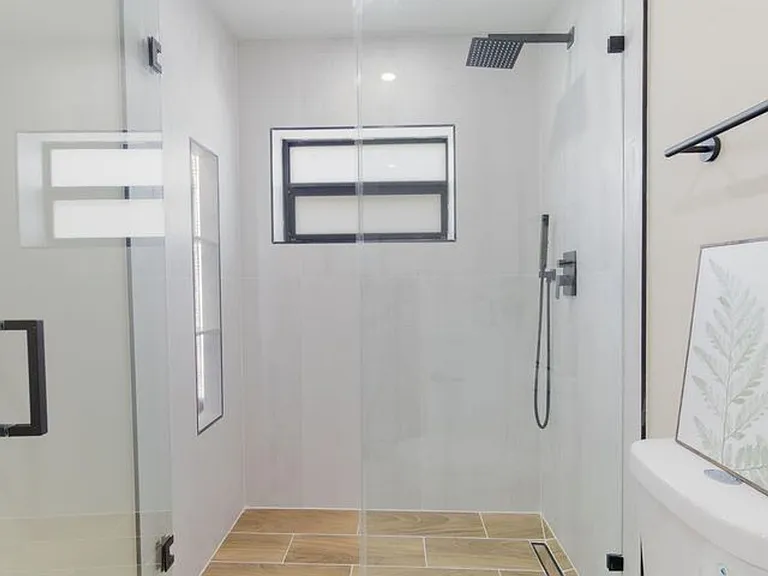 5409 NE 4th Ave — Photo 24