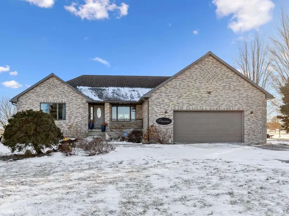 8383 W Ridgeway Ave, Cedar Falls, IA 50613