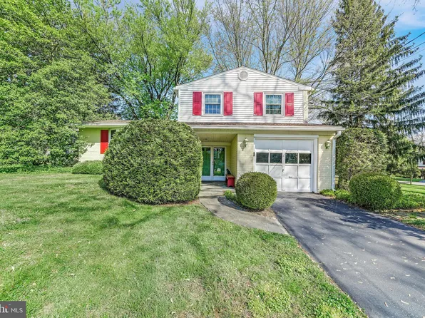 15 Buck Run Ln, Malvern, PA 19355