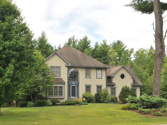 3rd image of 5 Country Squire Ct