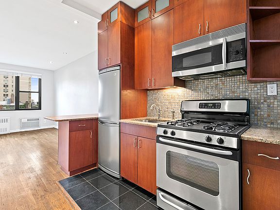 3rd image of 444 E 87th St APT 6D