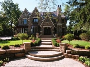 536 E 1st St, Hinsdale, IL 60521
