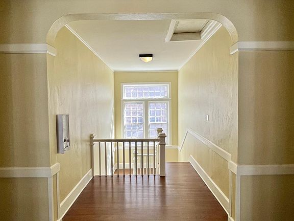 3rd image of 418 E 6th St #F