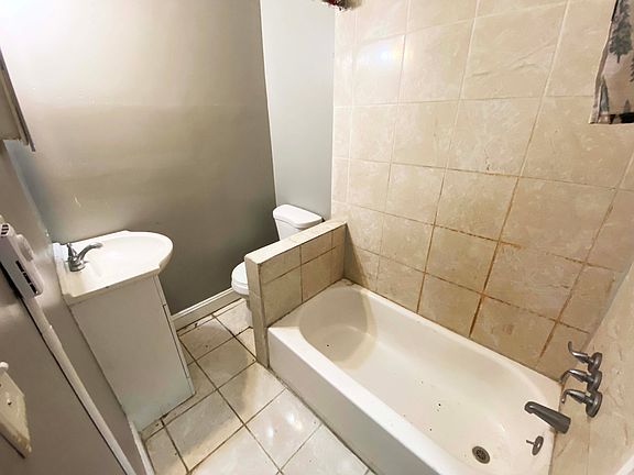 5th image of 1934 W Ontario St #1STFL