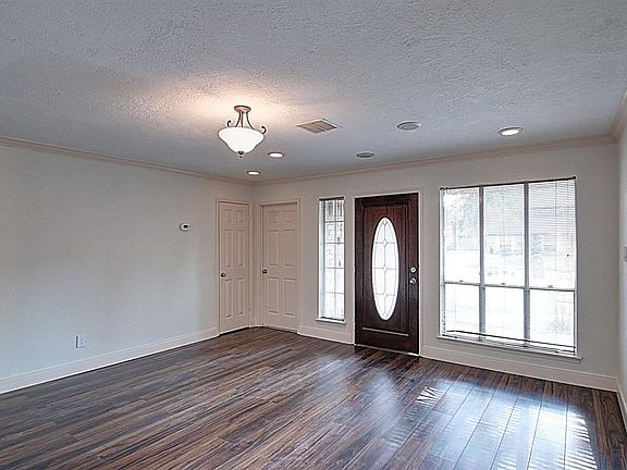 3rd image of 235 Kirkaldy Dr