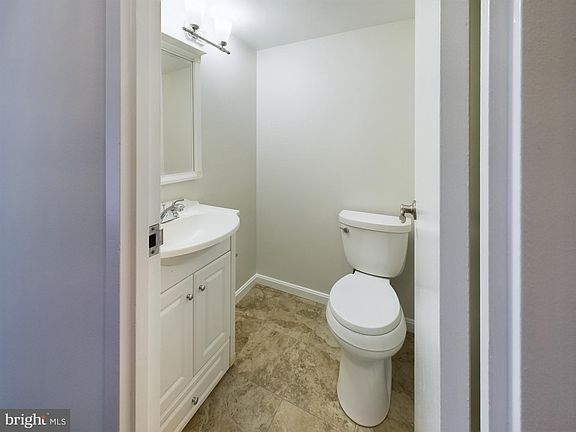 4th image of 250 S Reynolds St APT 204