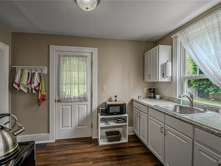22 Kellogg St — Photo 16