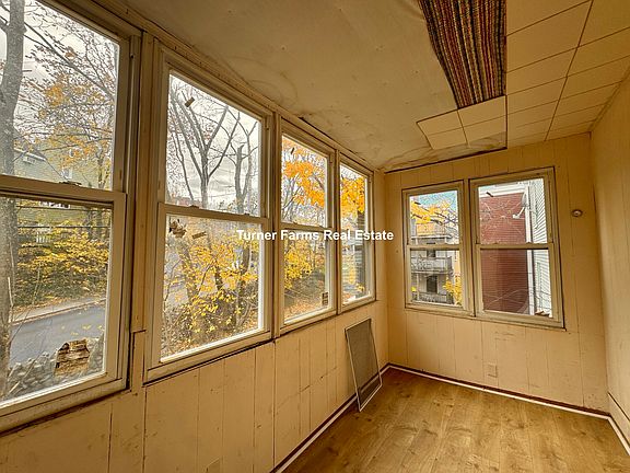 4th image of 142 Hillside St #22