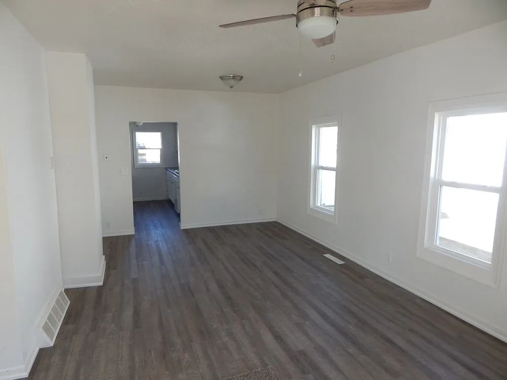 4 bed, 1301 sqft, $1,300 — Photo 2