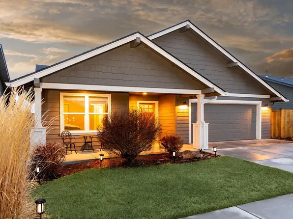 1811 NE 3rd St, Redmond, OR 97756