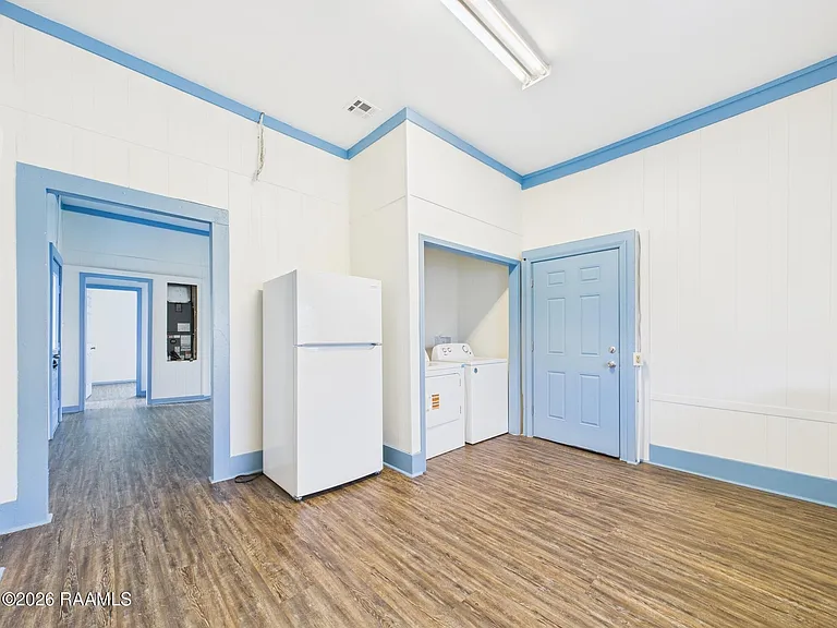 405 E Convent St — Photo 10