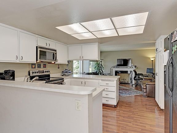 4th image of 34689 Calcutta Dr