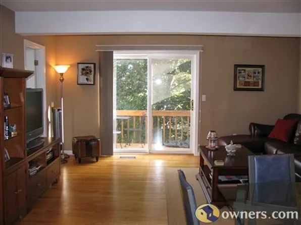 3 Belleview Dr, Derby, CT 06418