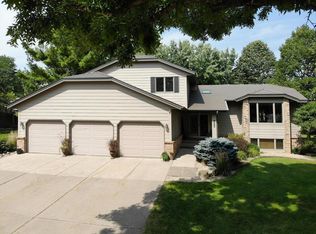 6908 Sand Ridge Rd, Eden Prairie, MN 55346
