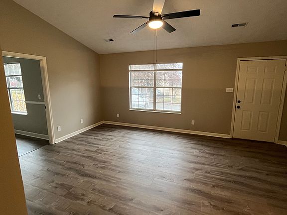 3rd image of 2005 Hyde Park Ln