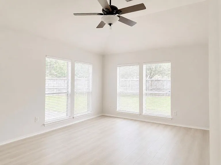 3131 Valley Ct — Photo 11