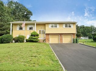 46 Fielek Ter, Parlin, NJ 08859