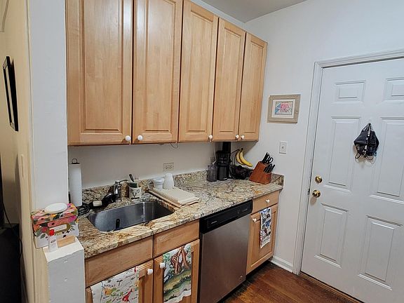 3rd image of 683 W Wrightwood Ave APT 1S