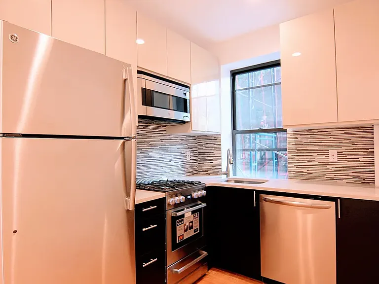 24 Charles St #11 — Photo 3