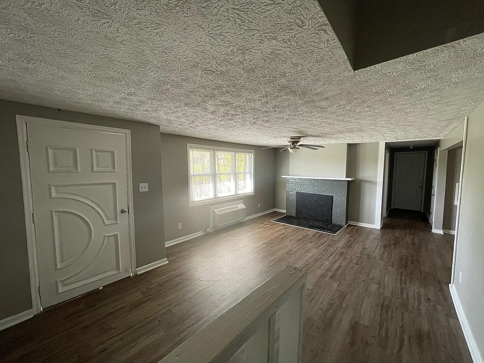 1st image of 850 Woods Dr Unit B