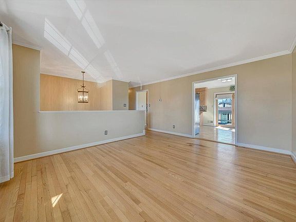 5th image of 126 Keesling Ave