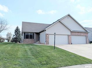 16 Elk Ct, Washington, IL 61571