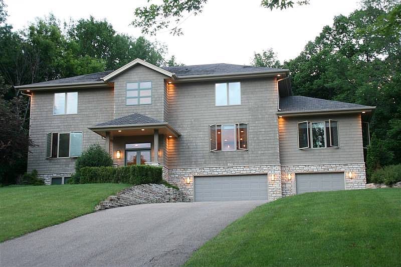 1st image of 550 Park Ln