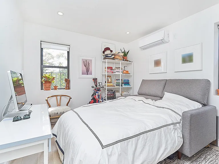 370 Baltic St #2R — Photo 10