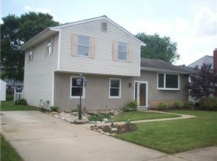63 Upland Ct, Newark, DE 19713