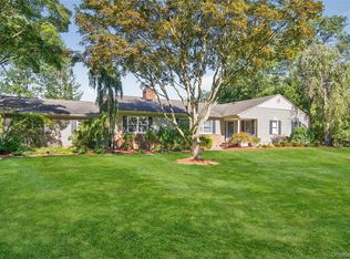 15 Bonnie Dr, Northport, NY 11768