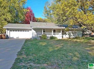 414 S Clark St, Newell, IA 50568