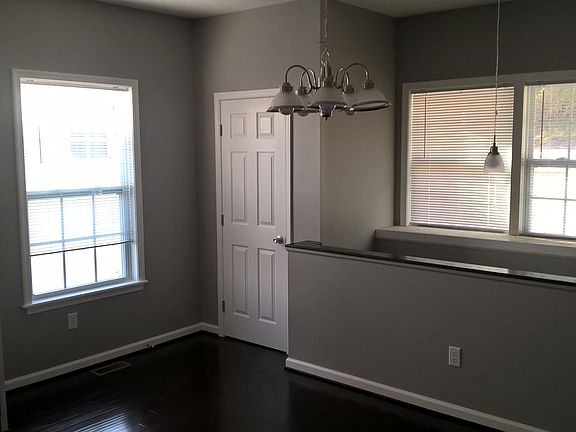 3rd image of 1129 Long St