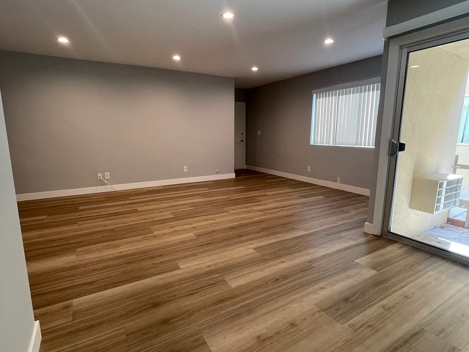 1 bed, 1000 sqft, $2,260 — Photo 3