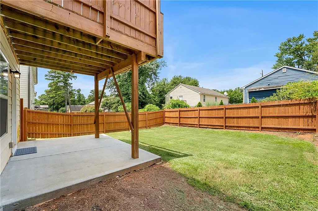 3 bed, 2.5 bath, 1998 sqft, $2,400 — Photo 4