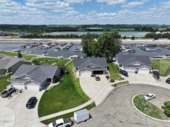 3621 Bay Pl SE, Mandan, ND 58554