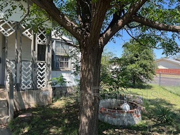 2nd image of 931 E 14th St