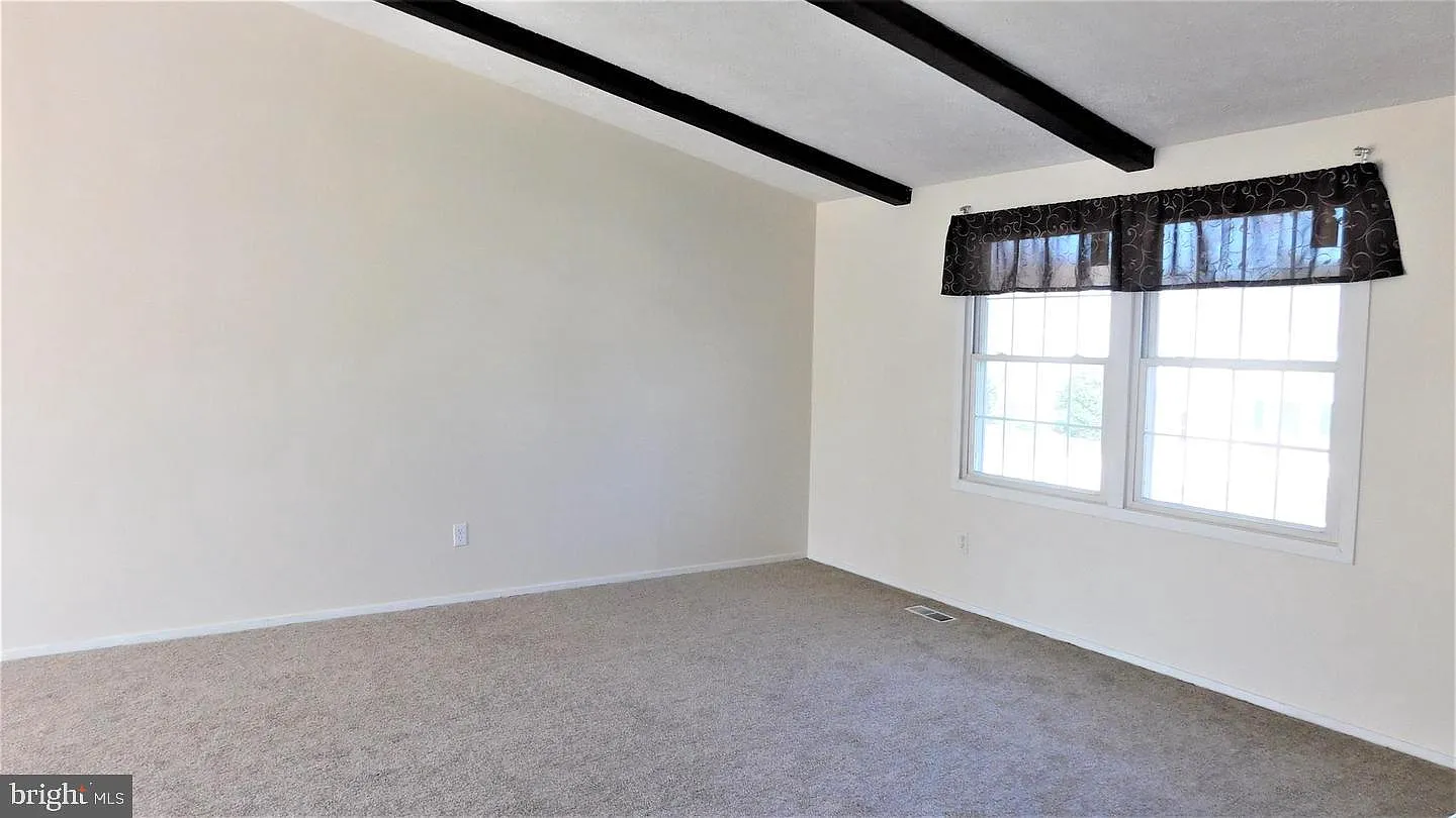 4 bed, 2.5 bath, 2240 sqft, $2,500 — Photo 3