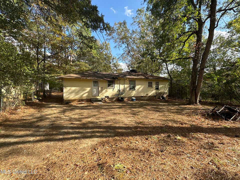2nd image of 4865 Maplewood Dr
