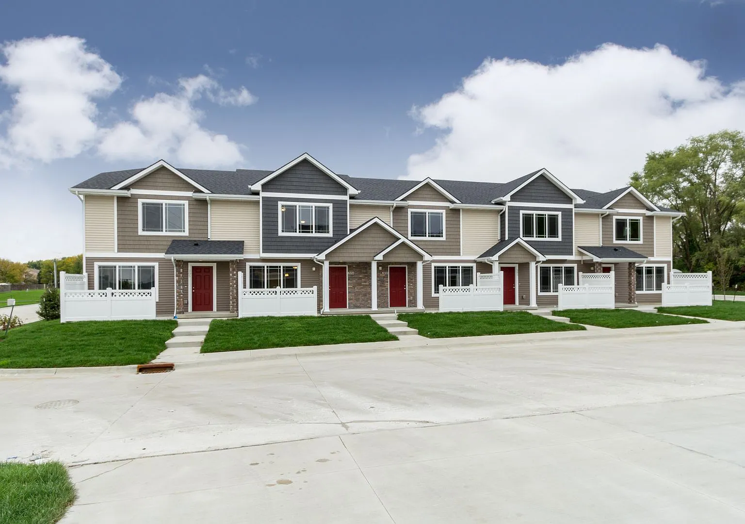 Delavan Townhomes — Photo 1