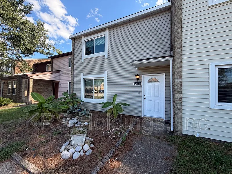 3513 Mountain Dr