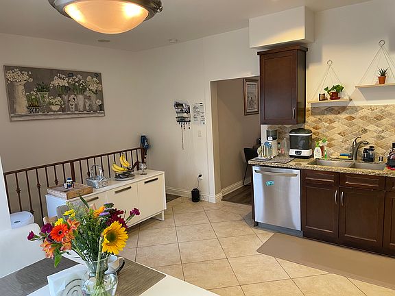 4th image of 12645 Oxnard St Unit 15