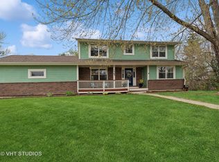 1465 Robincrest Ln, Lindenhurst, IL 60046
